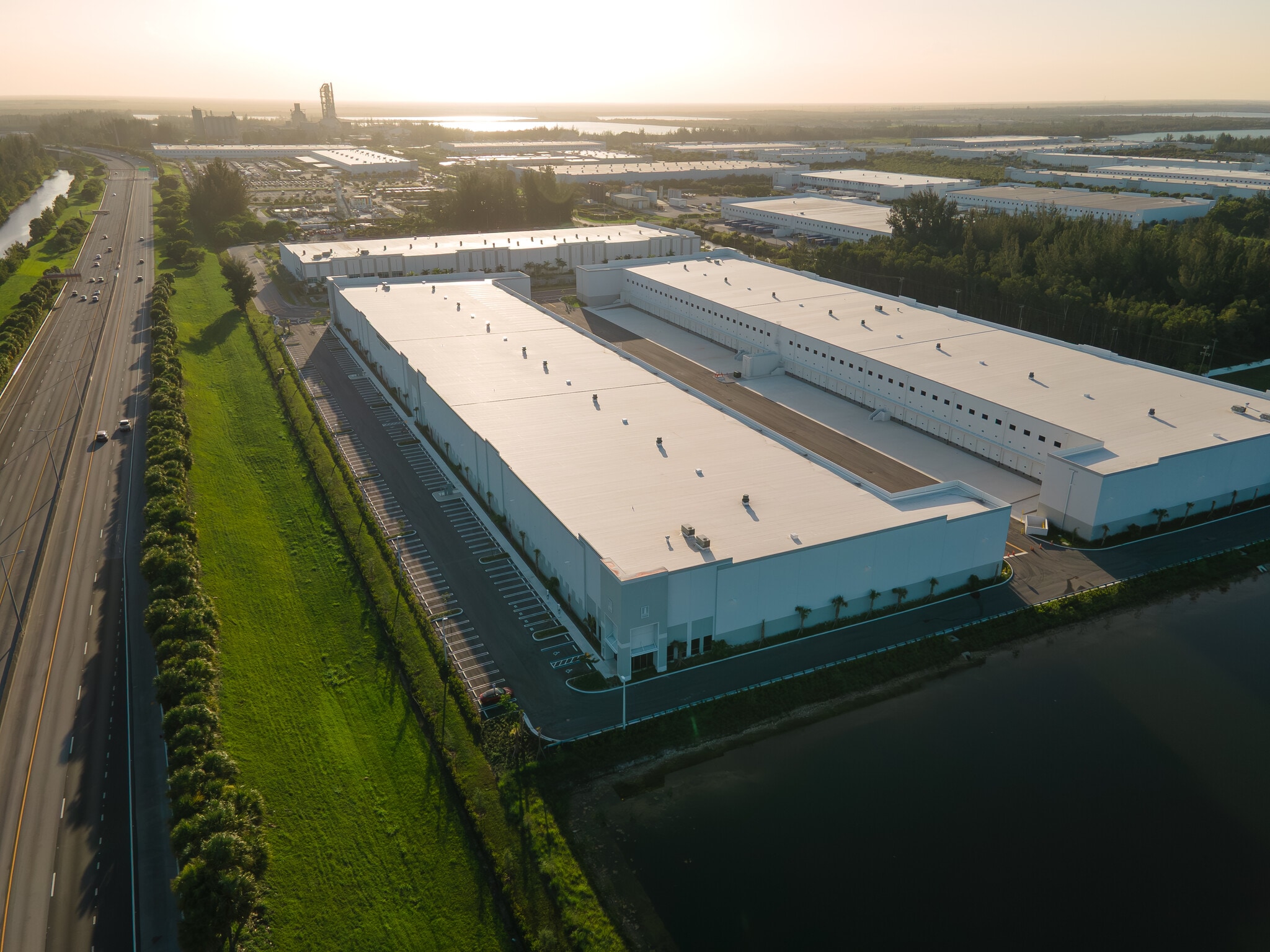 12200 NW 25th St, Miami, FL à louer Photo intérieure– Image 1 sur 9