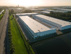 12200 NW 25th St, Miami, FL à louer Photo intérieure– Image 1 sur 9