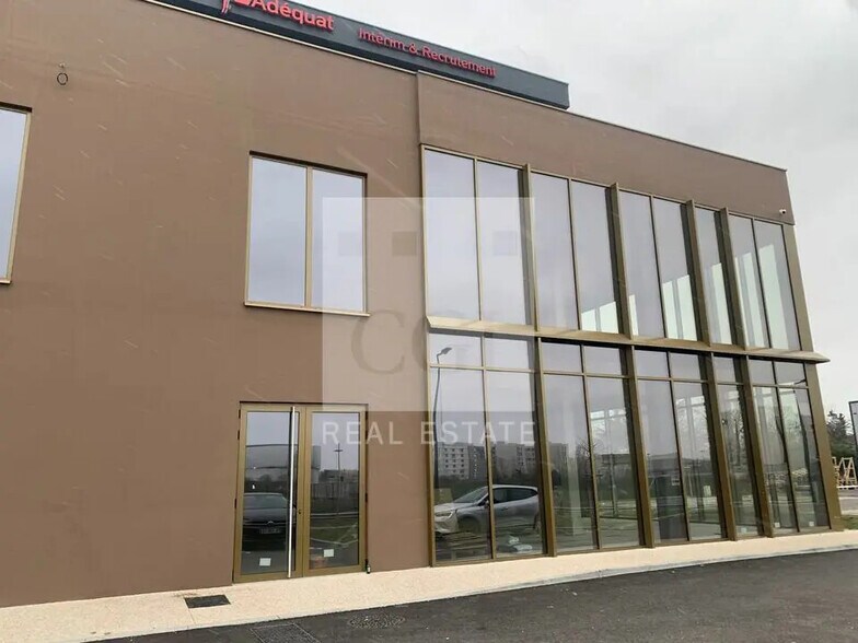 Local commercial dans Meyzieu à louer - Photo de l’immeuble – Image 2 sur 5