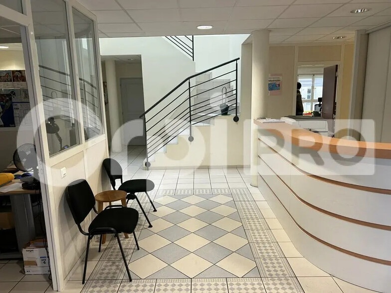 Bureau dans Beauvais à louer - Photo de l’immeuble – Image 1 sur 12