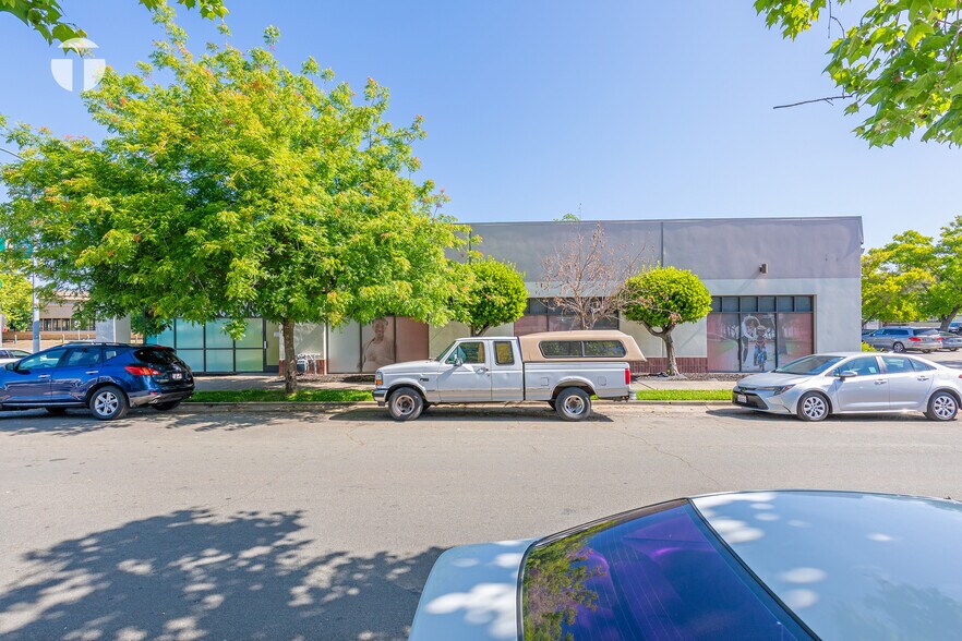 2331 Alhambra Blvd, Sacramento, CA à louer - Photo de l’immeuble – Image 3 sur 20