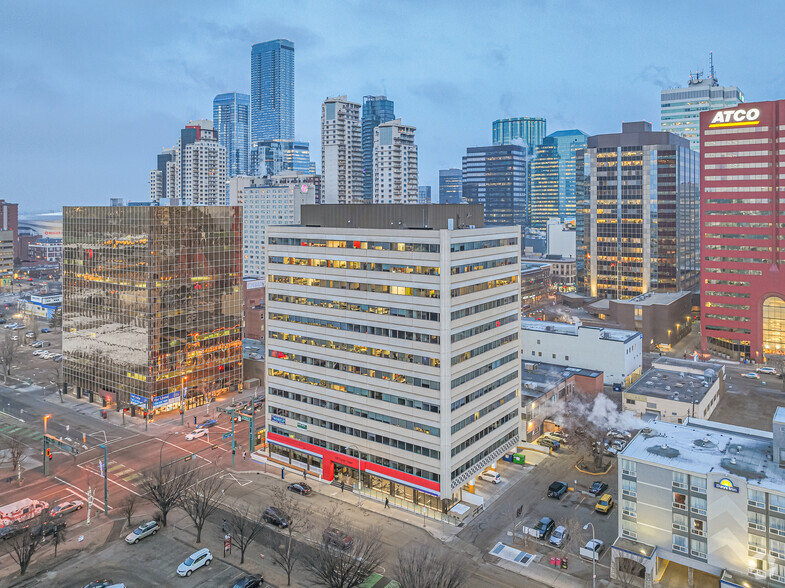 10055 106th St NW, Edmonton, AB à louer - Photo de l’immeuble – Image 3 sur 3