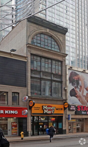 241 Yonge St, Toronto, ON à louer - Photo de l’immeuble – Image 2 sur 2