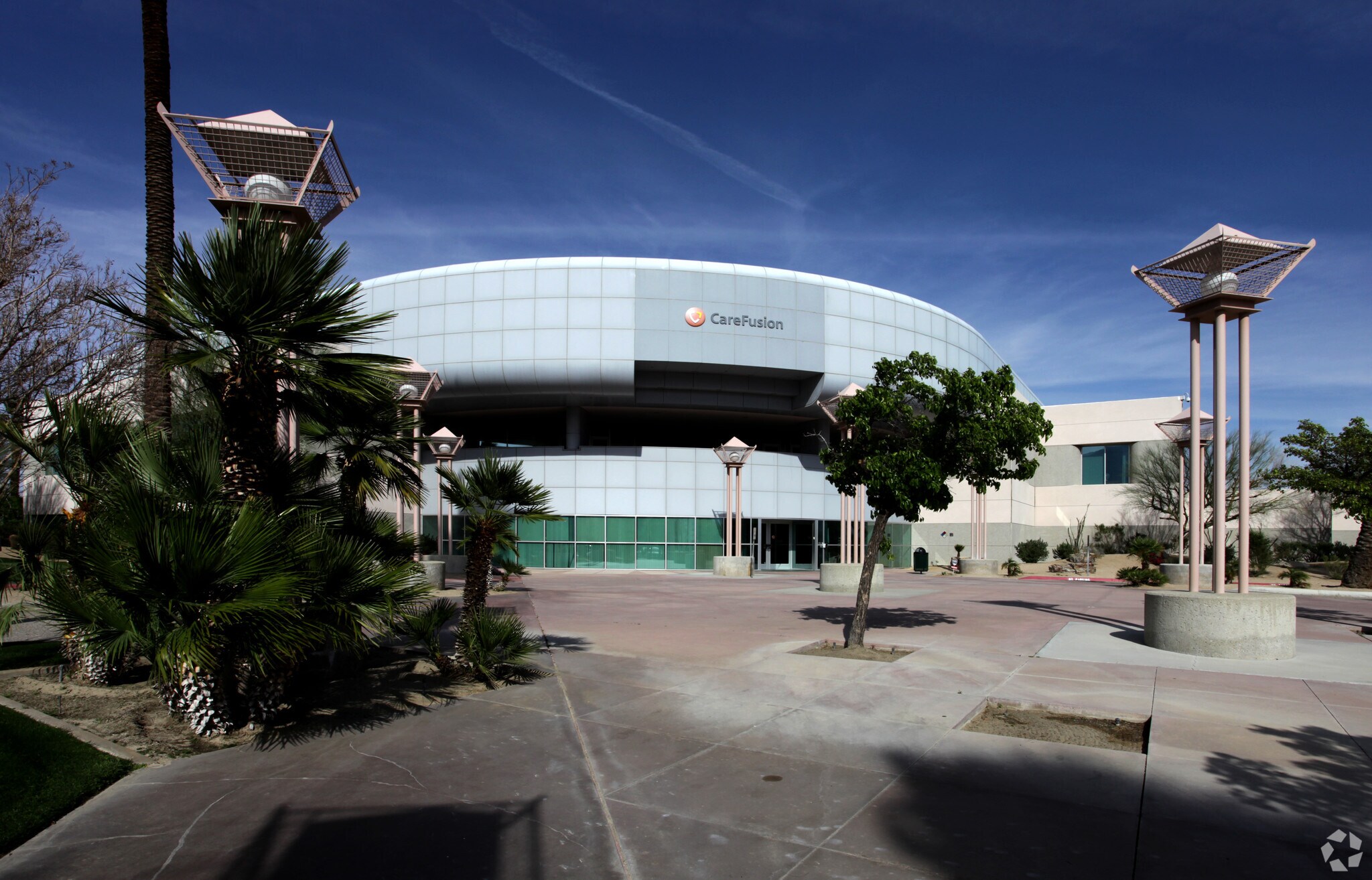 1100 Bird Center Dr, Palm Springs, CA à louer Photo principale– Image 1 sur 6