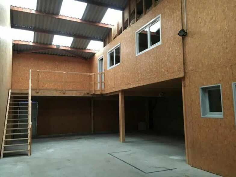 Local d’activités dans Bretteville-sur-Odon à louer - Photo de l’immeuble – Image 3 sur 5