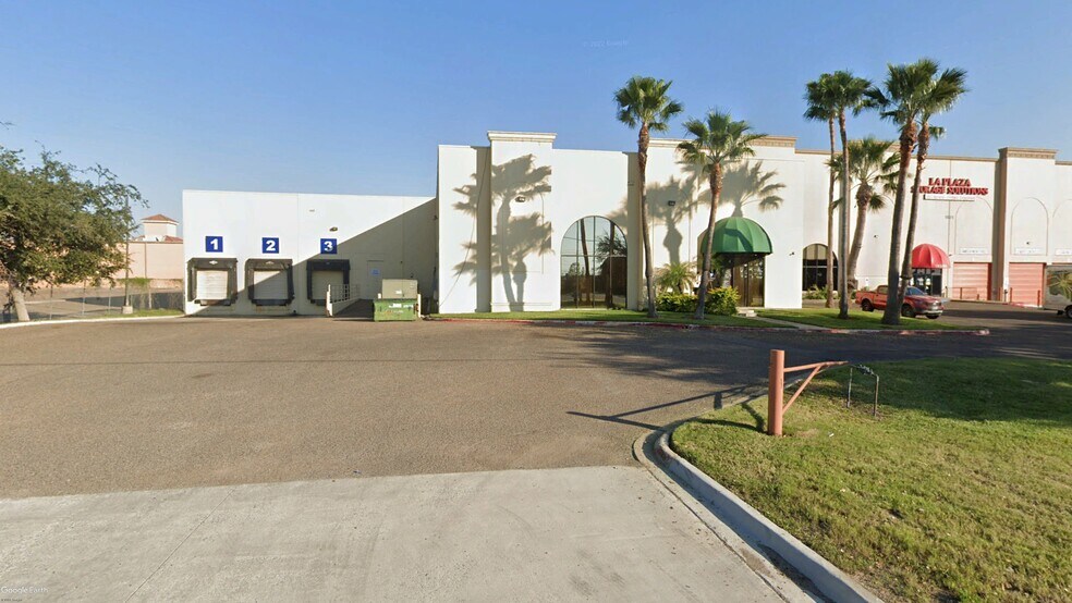 1821 S Bicentennial Blvd, McAllen, TX à louer - Photo de l’immeuble – Image 1 sur 4
