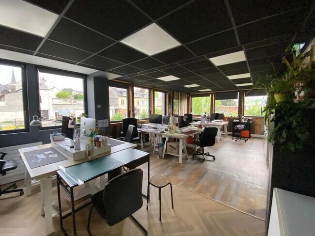 Plus de détails pour Local d'activités à louer