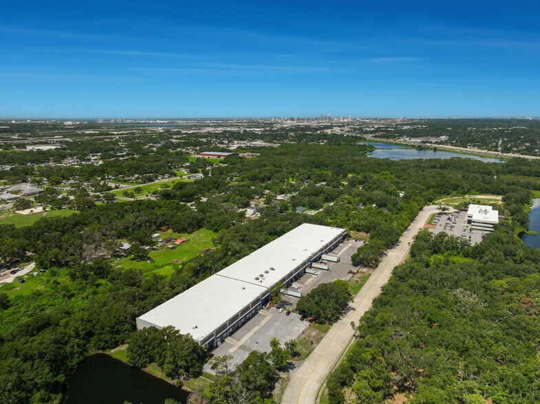 3719 Corporex Park Dr, Tampa, FL à louer - Photo de l’immeuble – Image 2 sur 7