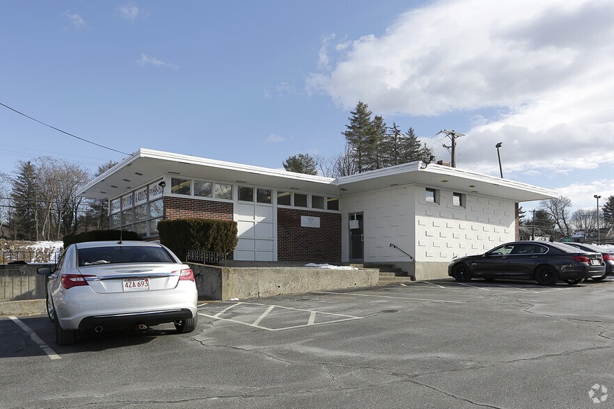 460 Broadway, Methuen, MA à louer - Photo de l’immeuble – Image 1 sur 9
