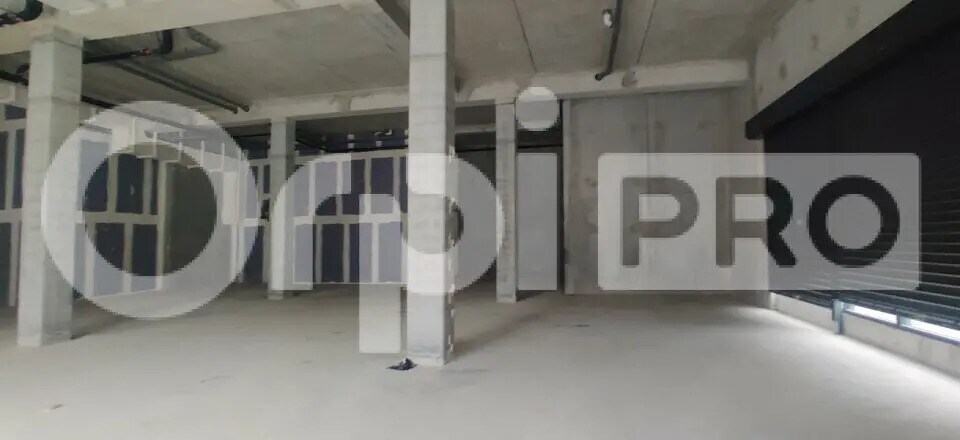 Local commercial dans Grigny à louer - Photo de l’immeuble – Image 3 sur 5