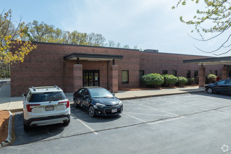 122 Marshall Rd, Lowell, MA à vendre - Photo de l’immeuble – Image 3 sur 5