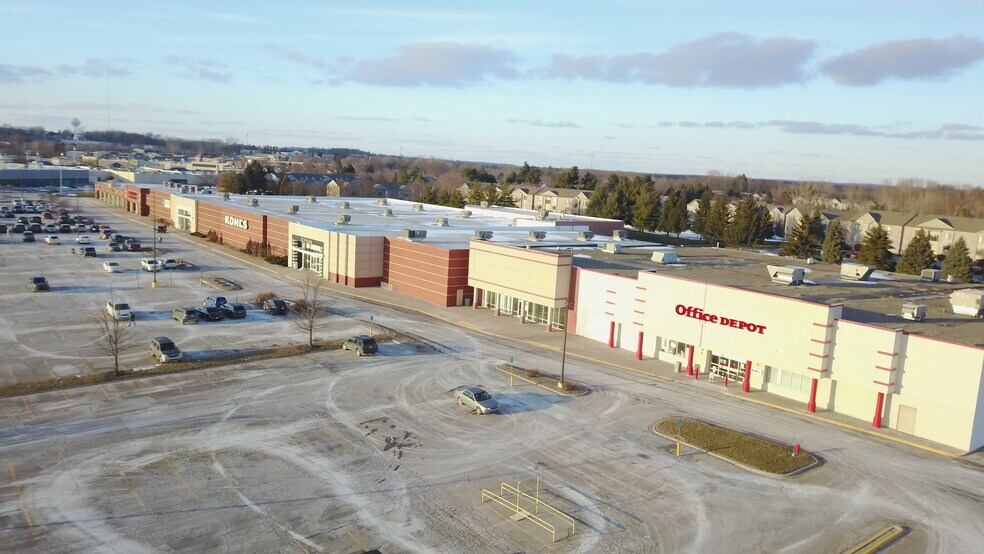 Green Orchard Shopping Center portefeuille de 2 biens à vendre sur LoopNet.fr - Photo de l’immeuble – Image 3 sur 5