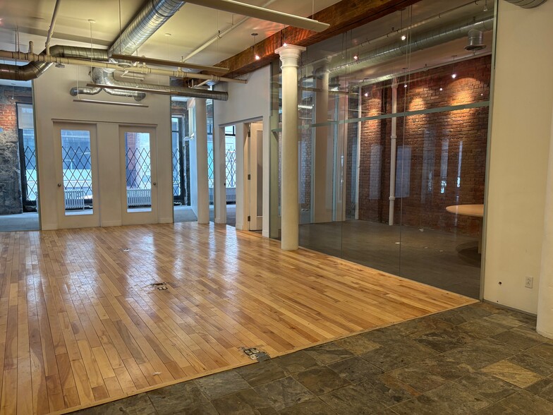 19 Rue Le Royer O, Montréal, QC à louer - Photo de l’immeuble – Image 3 sur 9