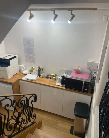Local commercial dans Paris à louer - Photo de l’immeuble – Image 3 sur 3