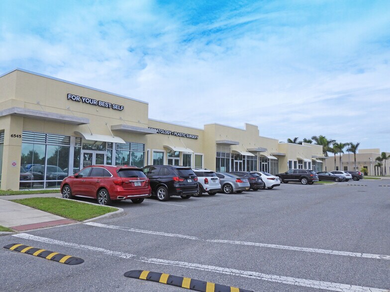 6545 N Wickham Rd, Melbourne, FL à vendre - Photo de l’immeuble – Image 2 sur 9