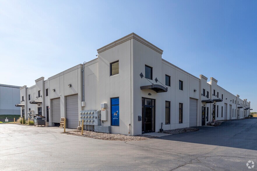 9550 W Sergo Dr, McCook, IL à louer - Photo de l’immeuble – Image 1 sur 21