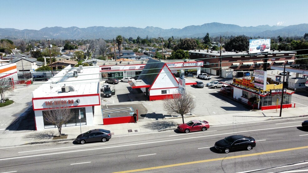 8620 Woodman Ave, Pacoima, CA à louer - Photo de l’immeuble – Image 3 sur 6