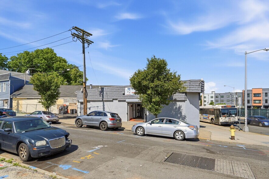 625-627 Springfield Ave, Newark, NJ à vendre - Photo de l’immeuble – Image 3 sur 33