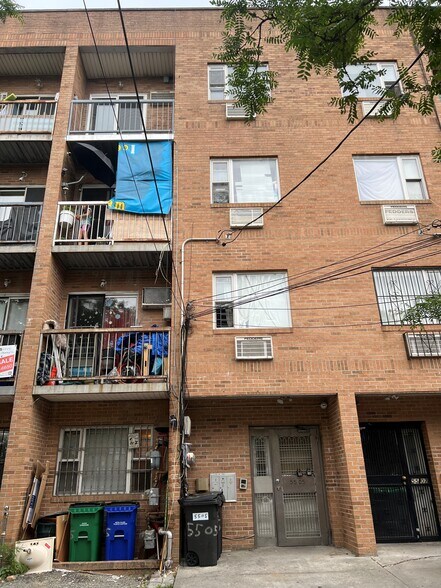 5505 98th St, Corona, NY à vendre - Photo principale – Image 2 sur 10