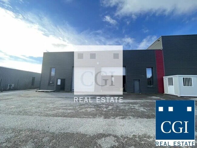 Plus de détails pour Local d’activités à vendre