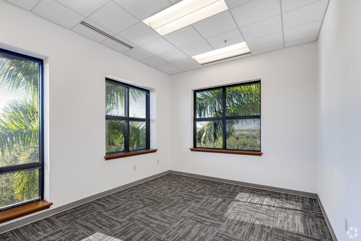 9530 Marketplace Rd, Fort Myers, FL à louer Photo intérieure– Image 1 sur 1