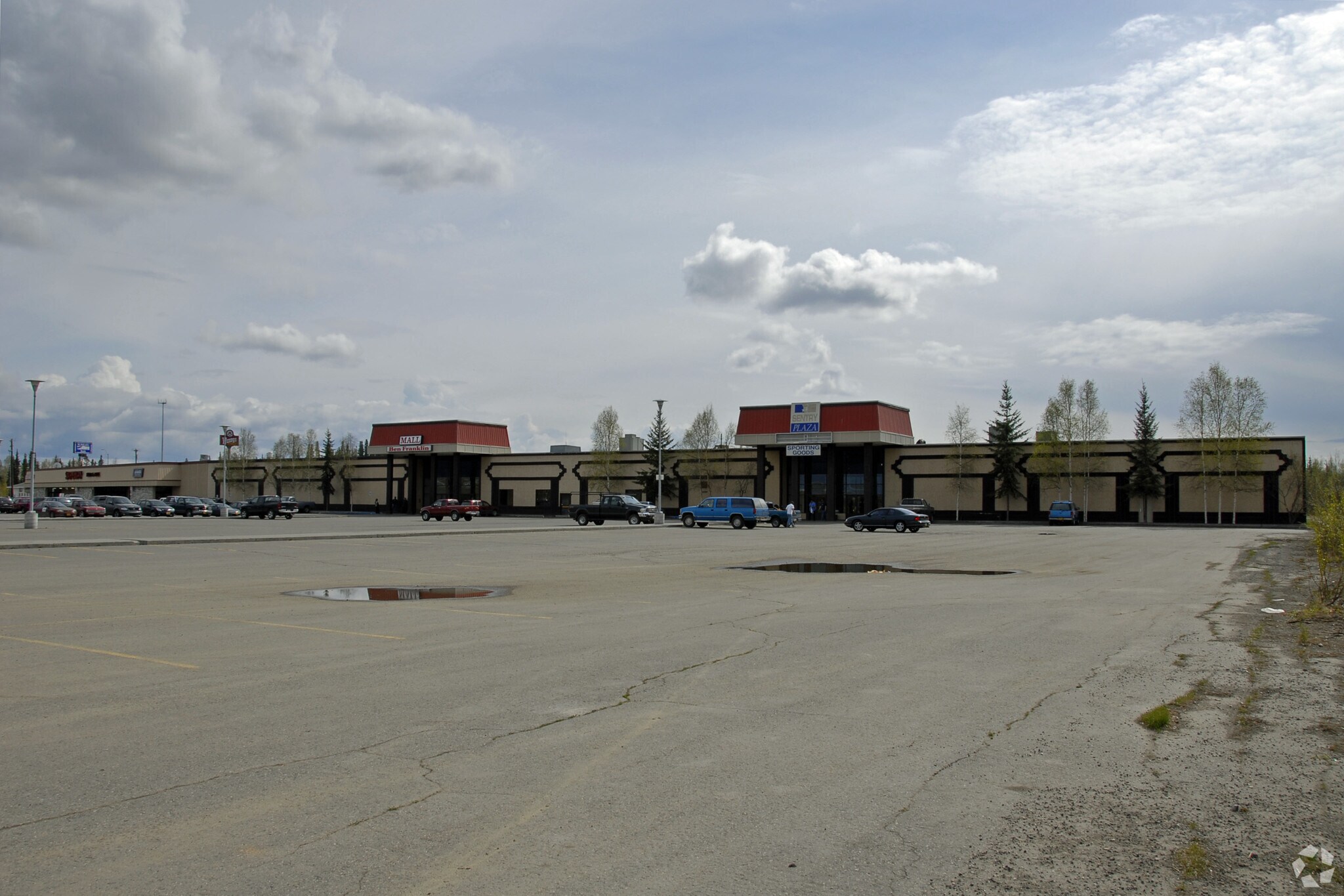 301 N Santa Claus Ln, North Pole, AK à louer Photo de l’immeuble– Image 1 sur 10
