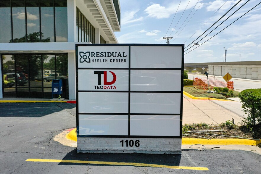 1106 N State Highway 360, Grand Prairie, TX à vendre - Photo de l’immeuble – Image 2 sur 5