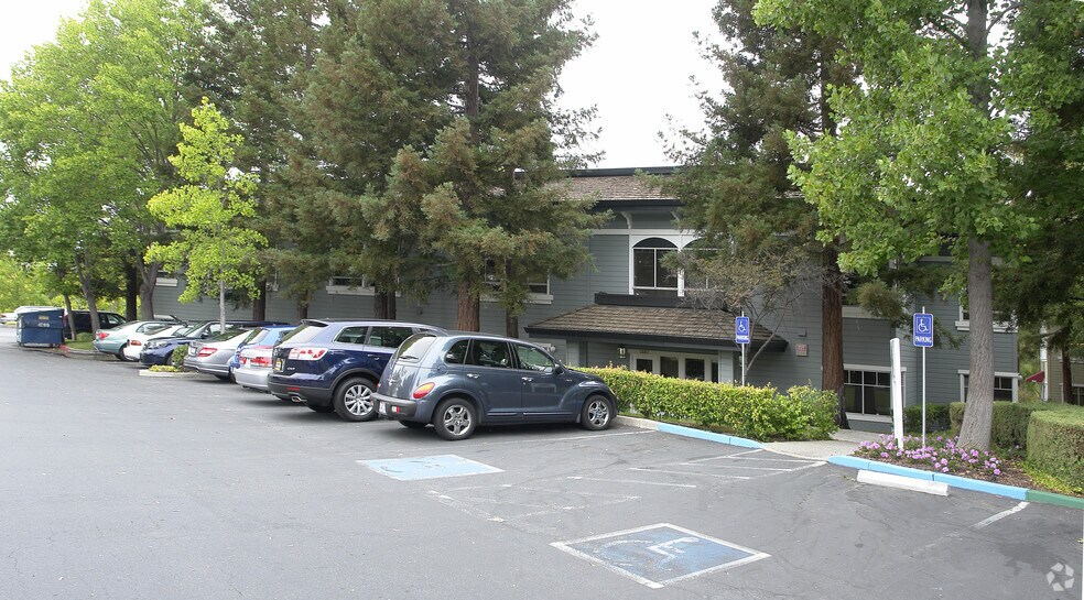 1330 Arnold Dr, Martinez, CA à louer - Photo de l’immeuble – Image 2 sur 4