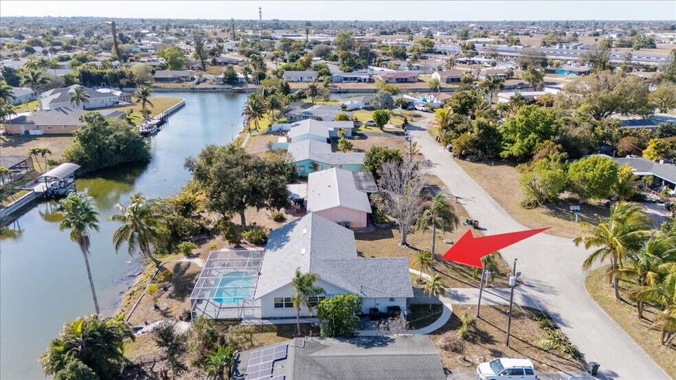 1302 NE 4th Ter, Cape Coral, FL à vendre - Photo de l’immeuble – Image 2 sur 6