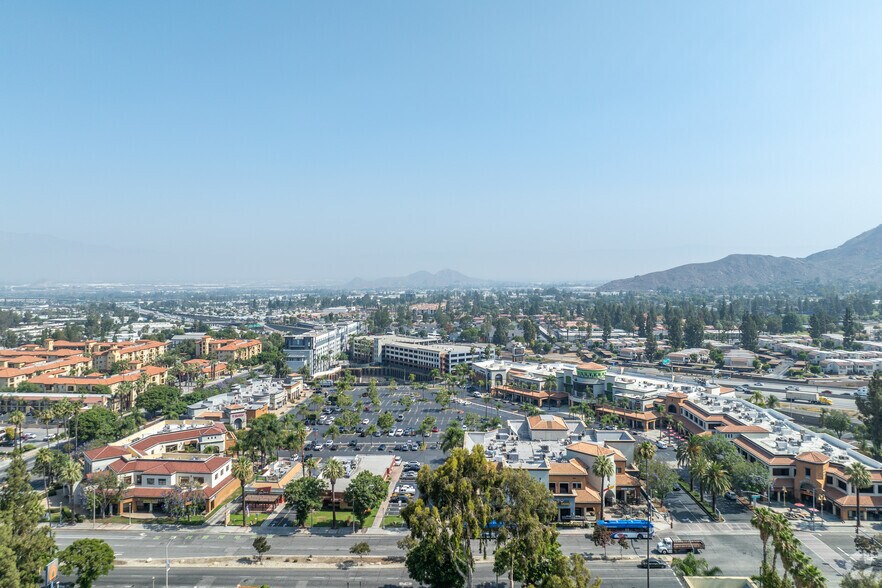 1209 University Ave, Riverside, CA à louer - Aérien – Image 3 sur 6