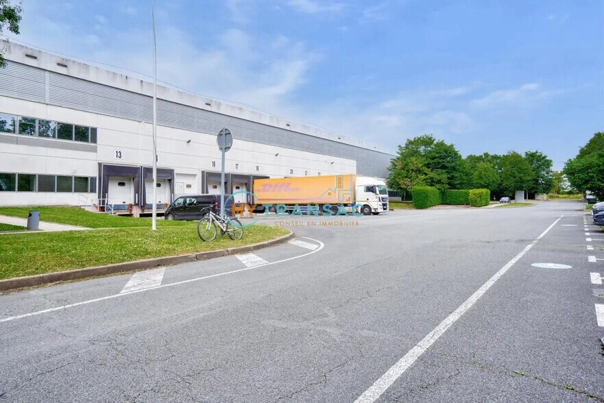 Industriel/Logistique dans Bussy-Saint-Georges à louer - Photo de l’immeuble – Image 2 sur 9