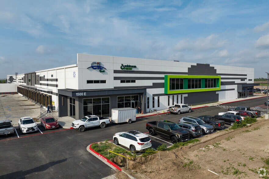 Queenstown Park, Pharr, TX à louer - Photo principale – Image 1 sur 6