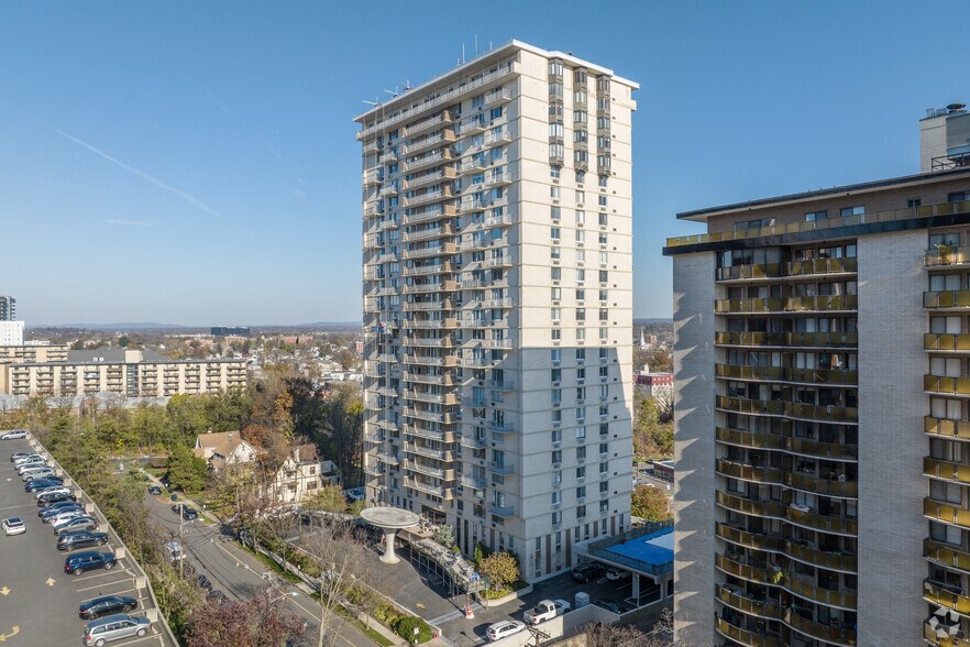160 OVERLOOK Ave, Hackensack, NJ à louer - Photo de l’immeuble – Image 3 sur 9