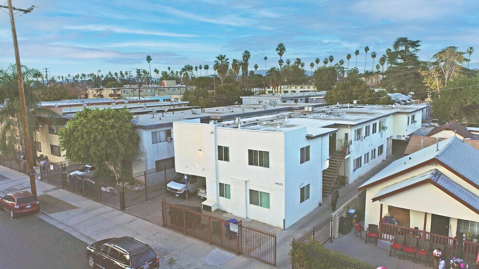 14623 Calvert St, Van Nuys, CA à vendre - Photo de l’immeuble – Image 2 sur 4