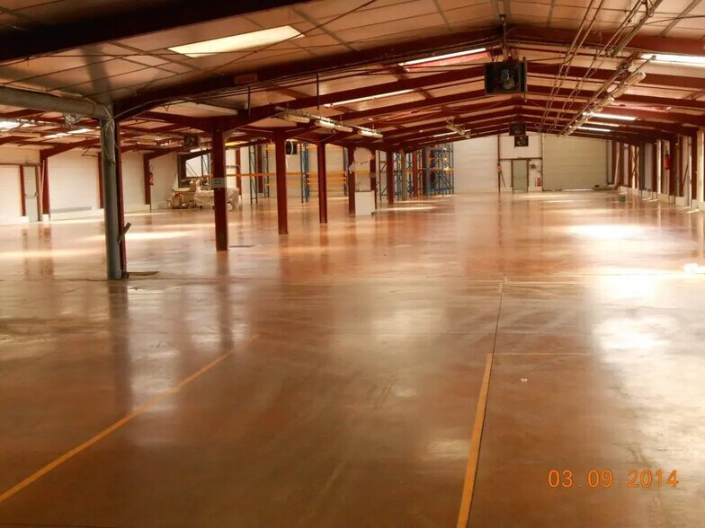 Bureau dans Grand Bourgtheroulde à louer - Photo intérieure – Image 2 sur 10