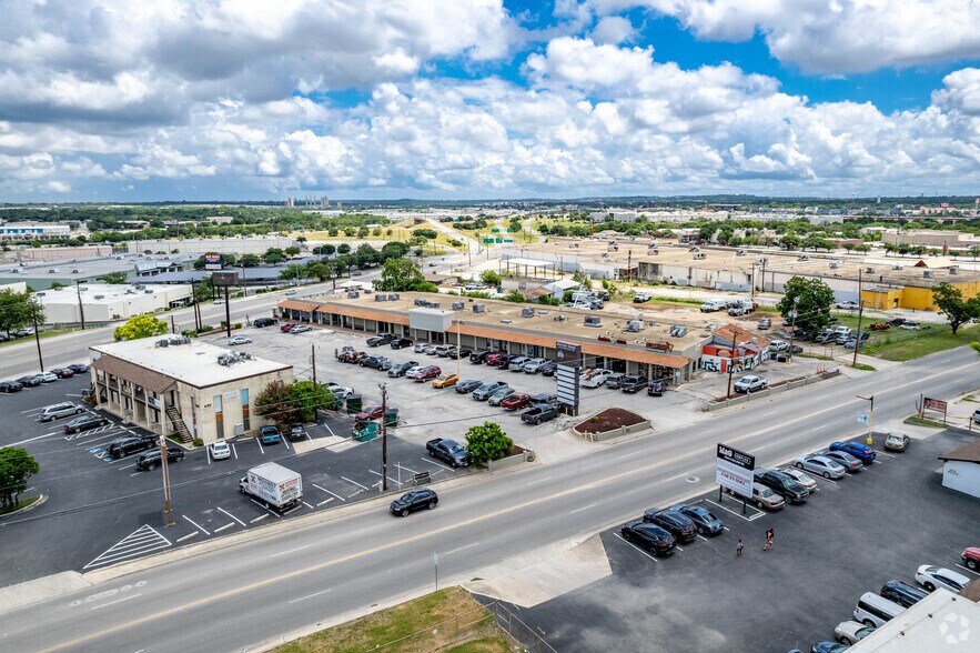 4429-4455 Walzem Rd, San Antonio, TX à louer - Aérien – Image 2 sur 16
