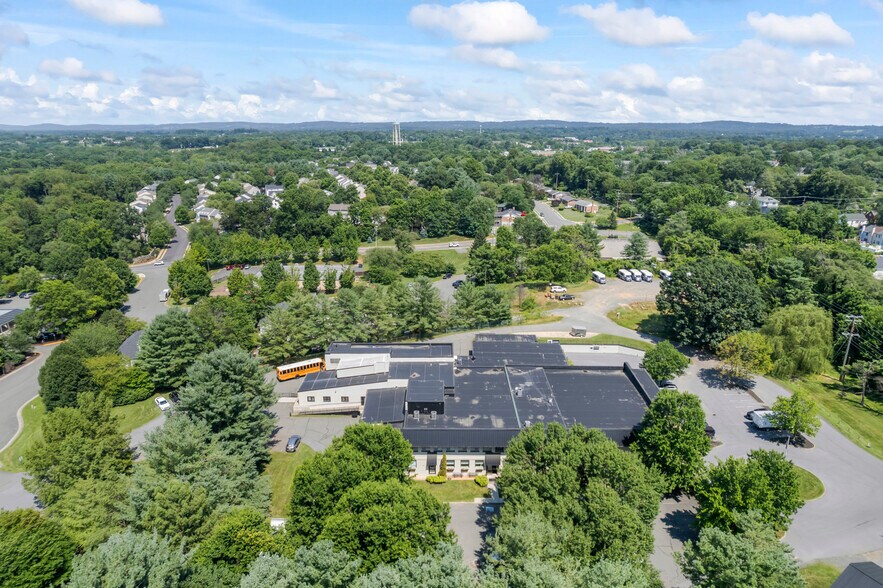 210 N 21st St, Purcellville, VA à vendre - Photo de l’immeuble – Image 3 sur 20