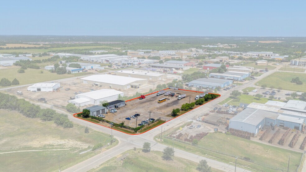 950 Trinity Dr, Mansfield, TX à louer - Photo de l’immeuble – Image 1 sur 35