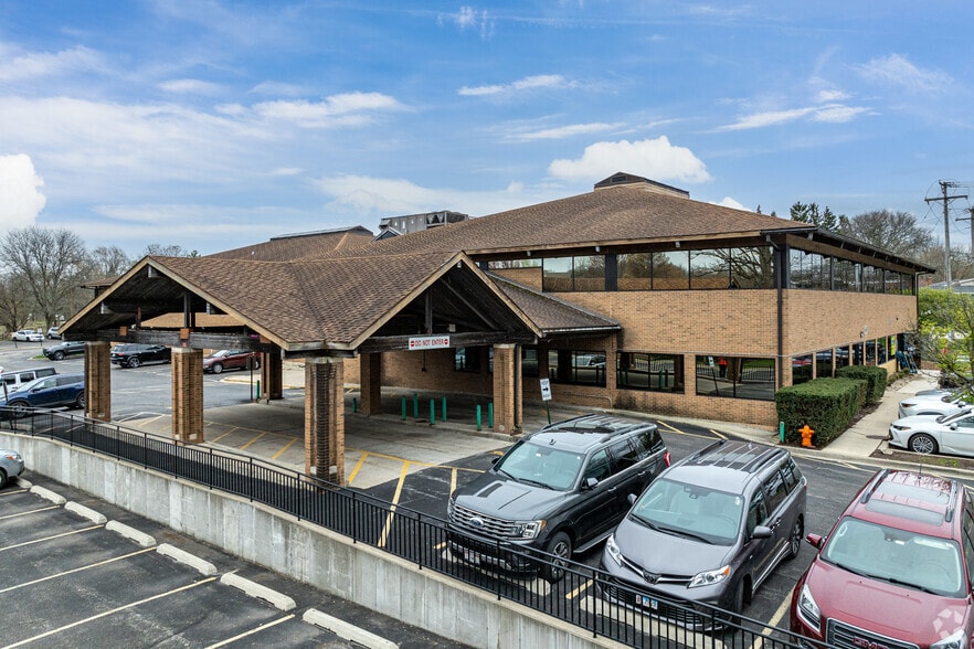 1112 S Washington St, Naperville, IL à louer - Photo de l’immeuble – Image 3 sur 5