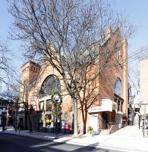 33 Hazelton Ave, Toronto, ON à louer - Photo de l’immeuble – Image 2 sur 5
