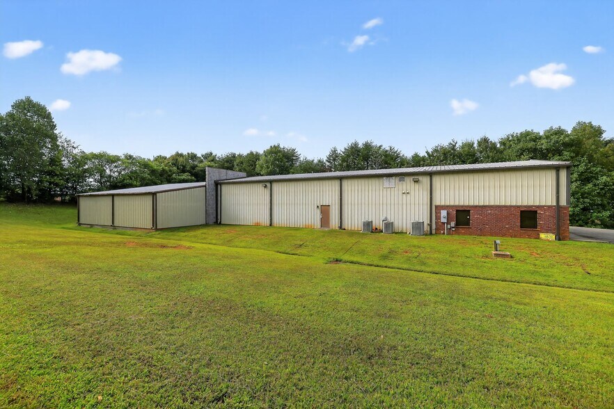 215 Peddycord Park Ct, Kernersville, NC à vendre - Photo de l’immeuble – Image 2 sur 25