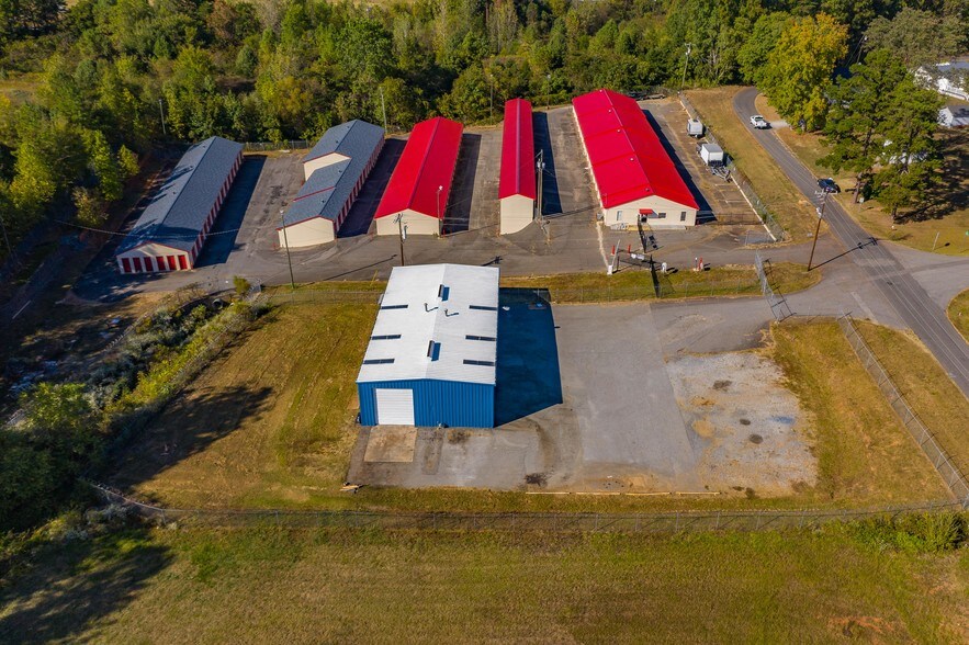 722 Robinson St, Lowell, NC à vendre - Photo de l’immeuble – Image 3 sur 3