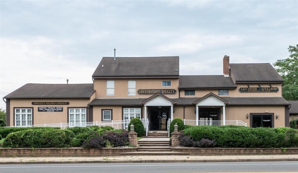 220 Forsgate Dr, Jamesburg, NJ à louer Photo de l’immeuble– Image 1 sur 7