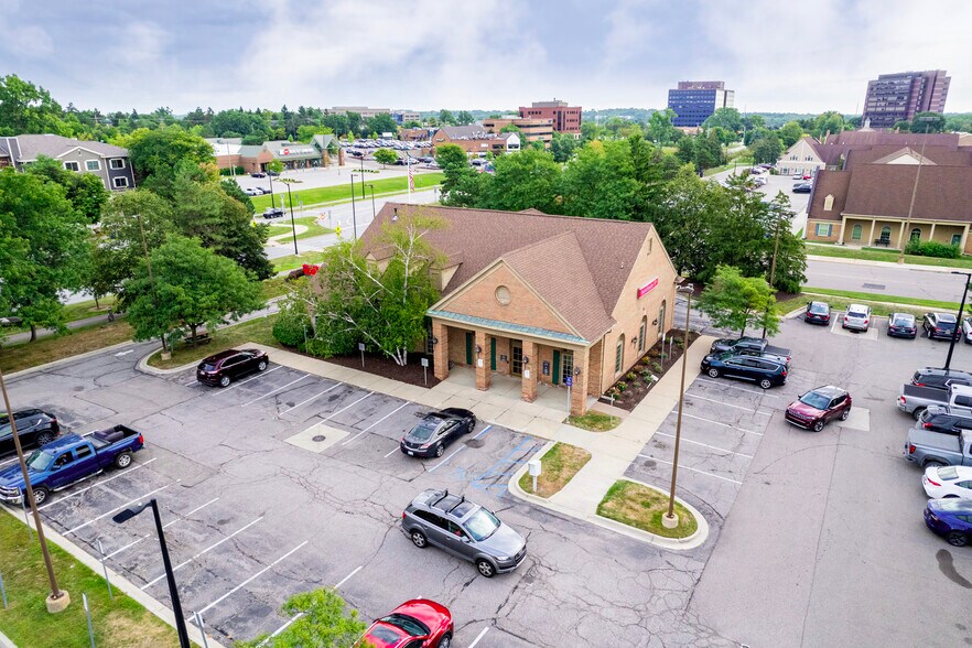 395 Briarwood Cir, Ann Arbor, MI à vendre - Photo de l’immeuble – Image 2 sur 4