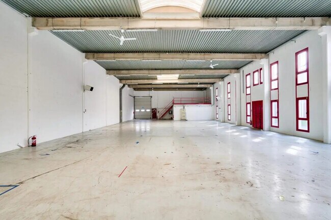 Plus de détails pour 4 Avenue Du Gros Chene, Éragny - Industriel/Logistique à louer