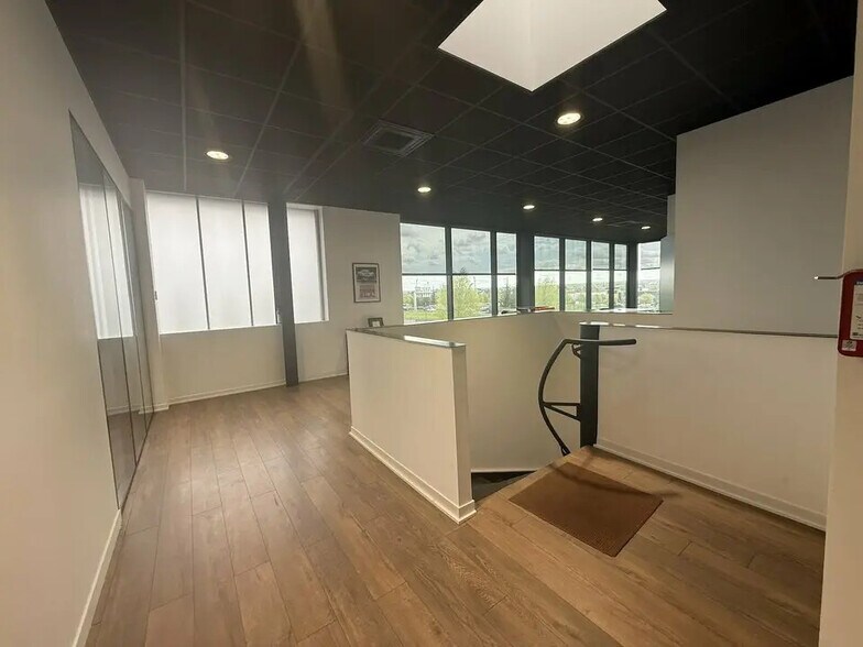 Local d’activités dans Beauvais à louer - Photo de l’immeuble – Image 3 sur 13
