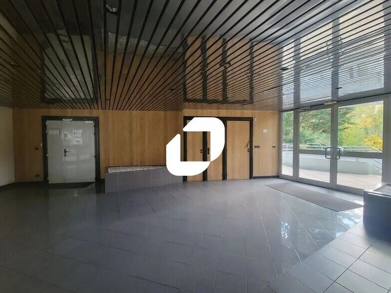 Bureau dans Orsay à louer - Hall d’entrée – Image 3 sur 10
