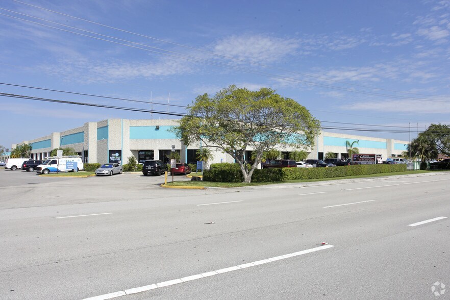 1401-1485 Banks Rd, Margate, FL à louer - Photo de l’immeuble – Image 2 sur 9