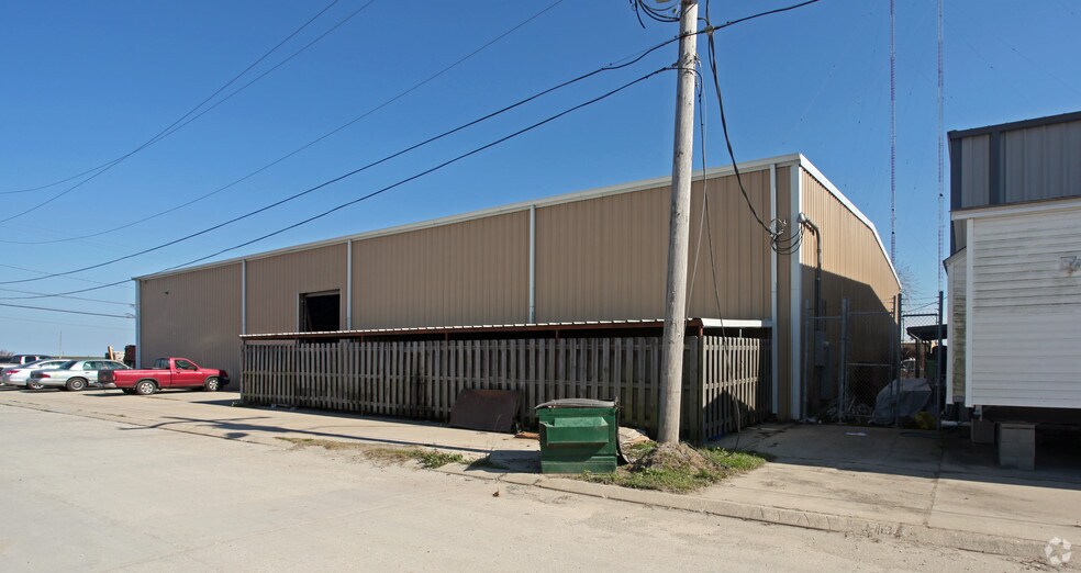 400 E Law St, Chalmette, LA à louer - Photo de l’immeuble – Image 2 sur 2
