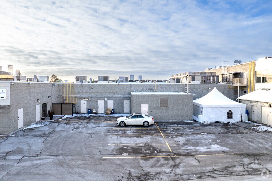 28 Roytec Rd, Vaughan, ON à louer - Photo de l’immeuble – Image 2 sur 3